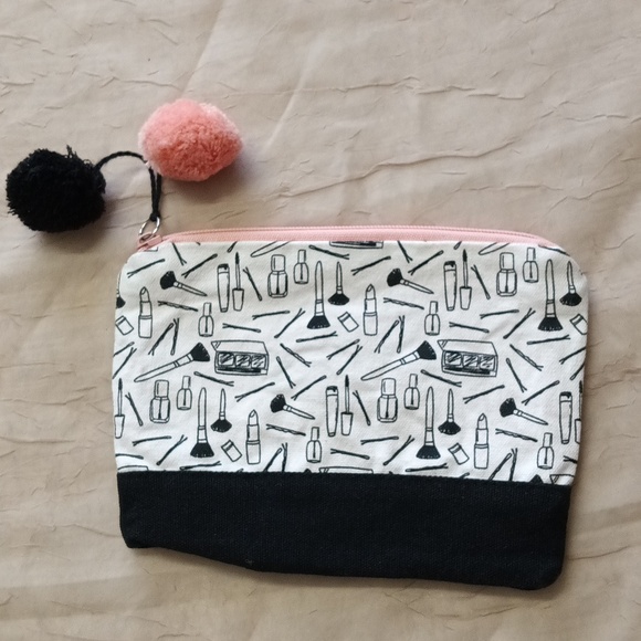 Makeup Pattern Clutch Makeup Black and White, Cosmetic Bags. - Picture 1 of 9